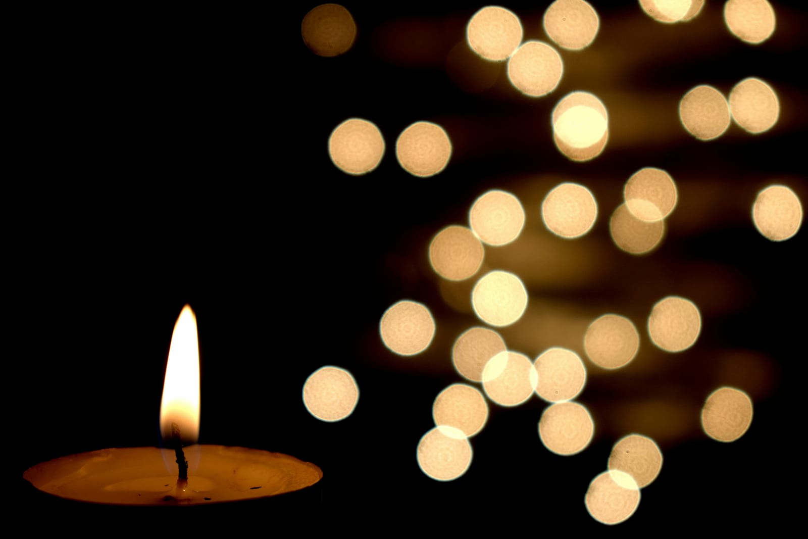 Rozostřené teplá světla bokeh, podvečerní atmosféra