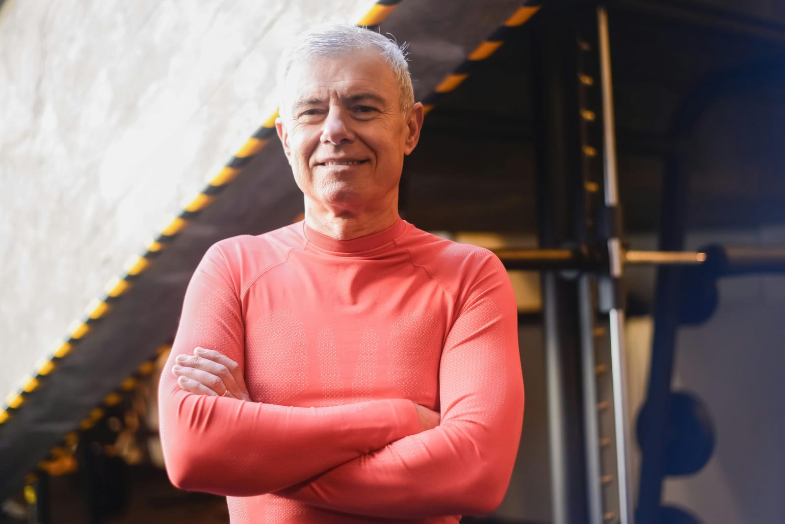 Vitální starší žena ve sportovním oblečení
